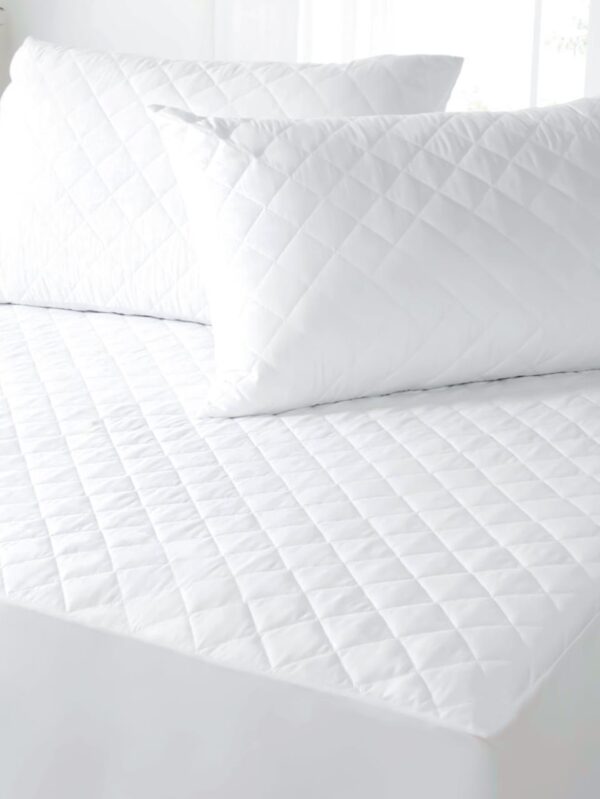 White-Matress-Protector